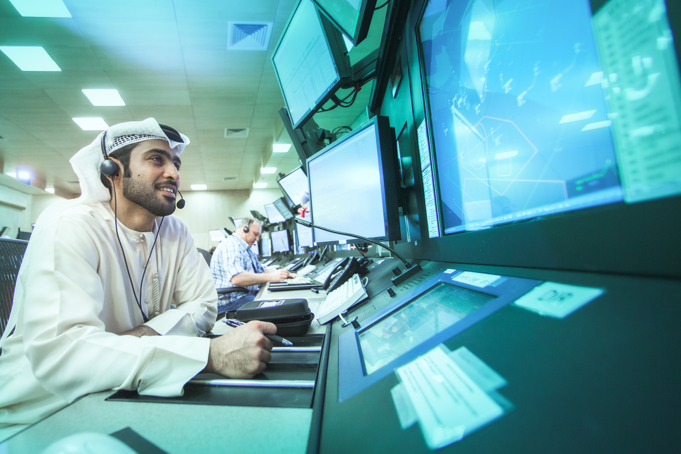 دبي تبدأ تطبيق إجراءات الحد الأدنى لتقارب حركة الطائرات