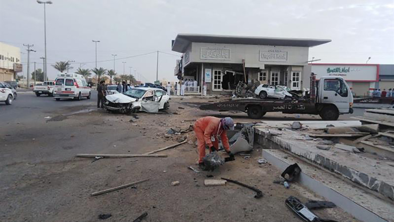 شاهد.. وفاة شاب بحادث تصادم مروع في السعودية