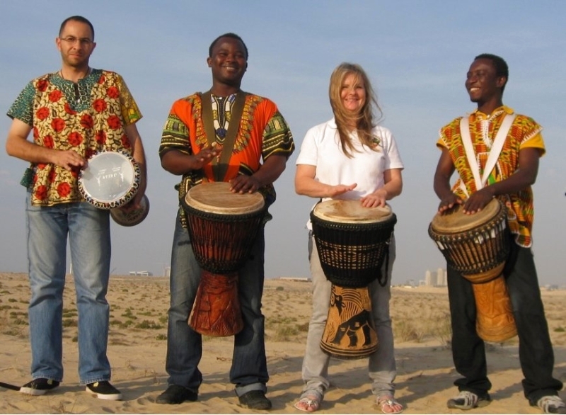 "أعضاء فرقة دبي درامز"