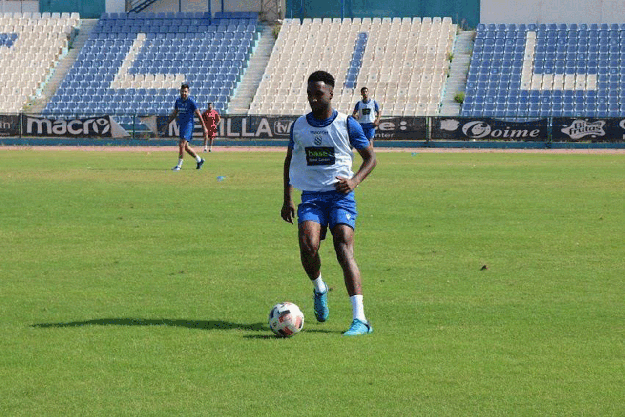 لاعب سعودي ينتقل من اتحاد جدة إلى مليلية الإسباني