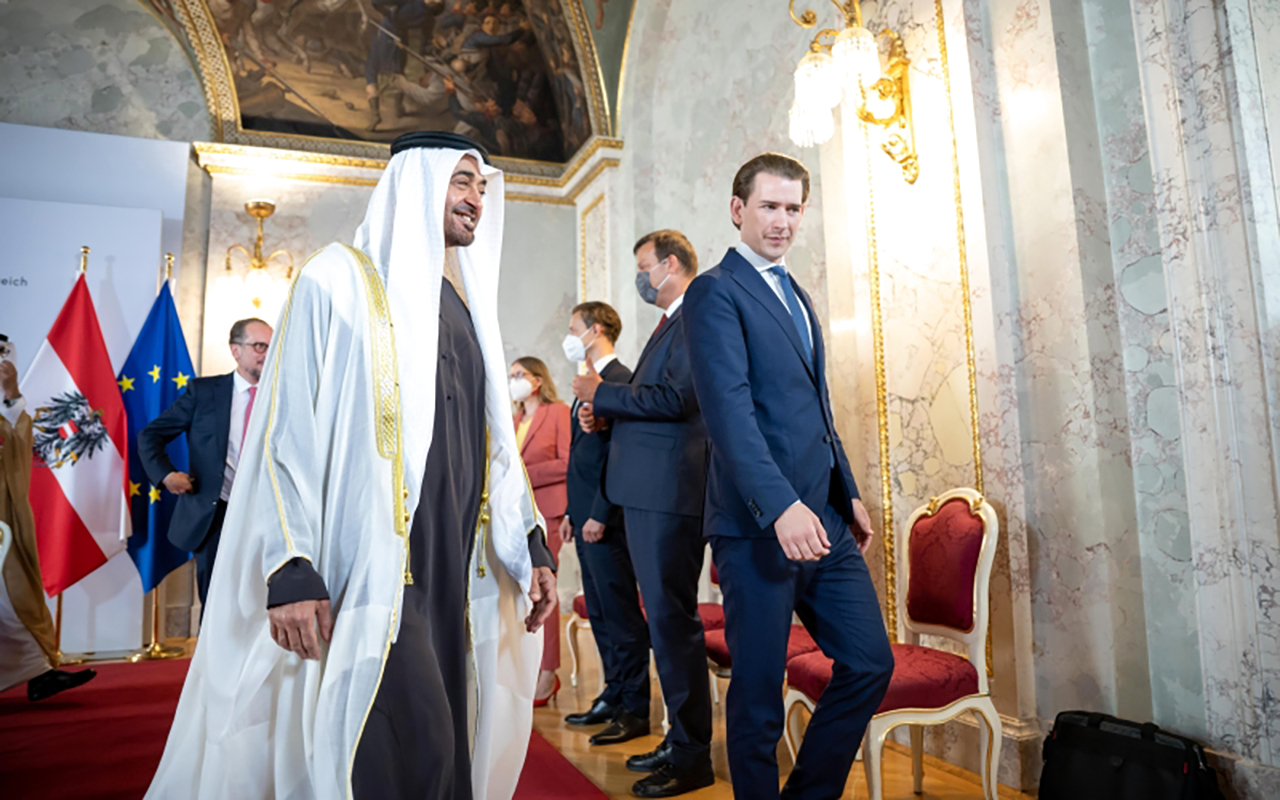 "محمد بن زايد وسيباستيان كورتس خلال اللقاء | تصوير: حمد الكعبي وراشد المنصوري"
