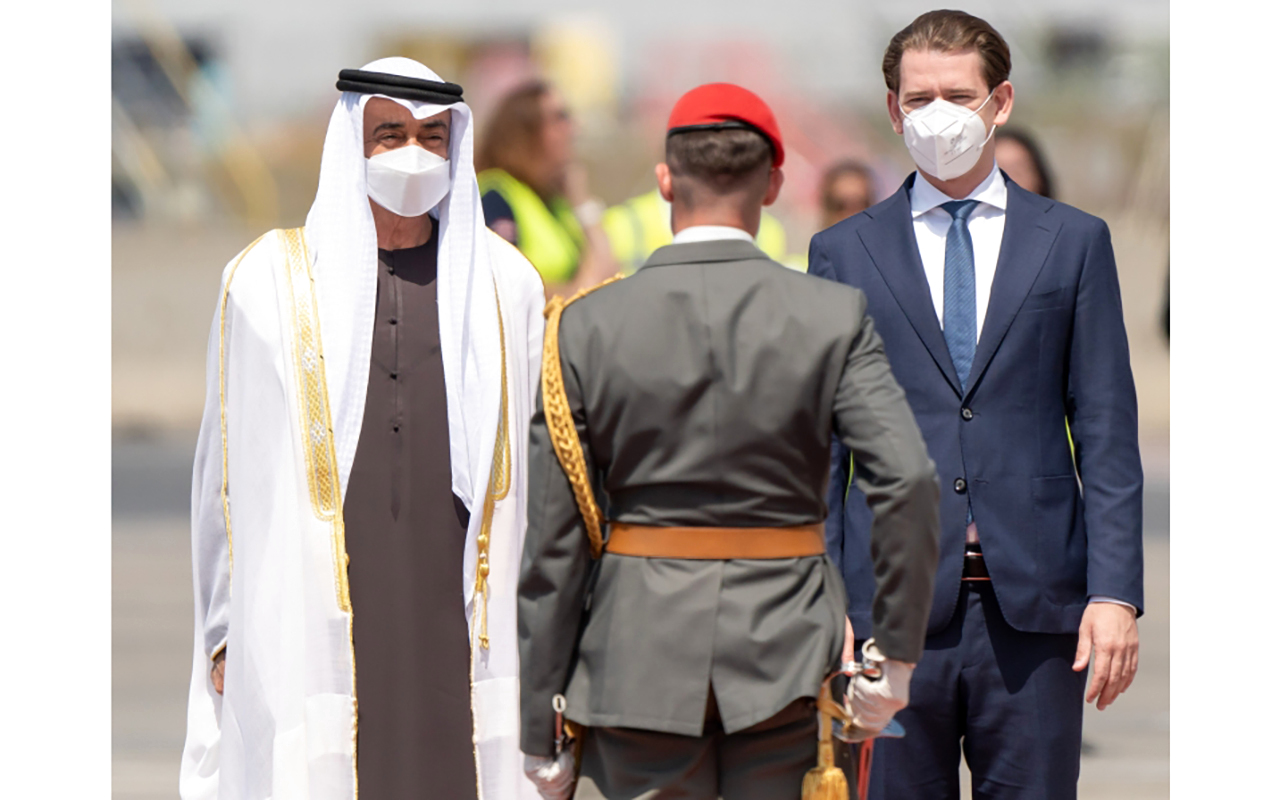 "سموه وسيباستيان كورتس خلال الاستقبال"