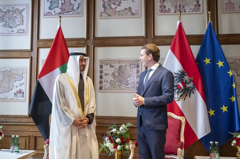 "محمد بن زايد وسيباستيان كورتس"