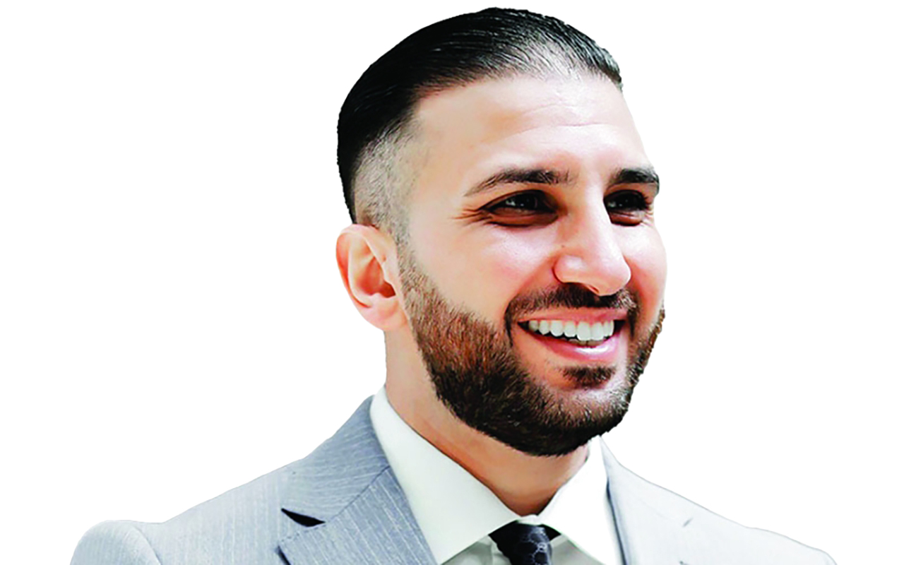 "أشرف محمود"