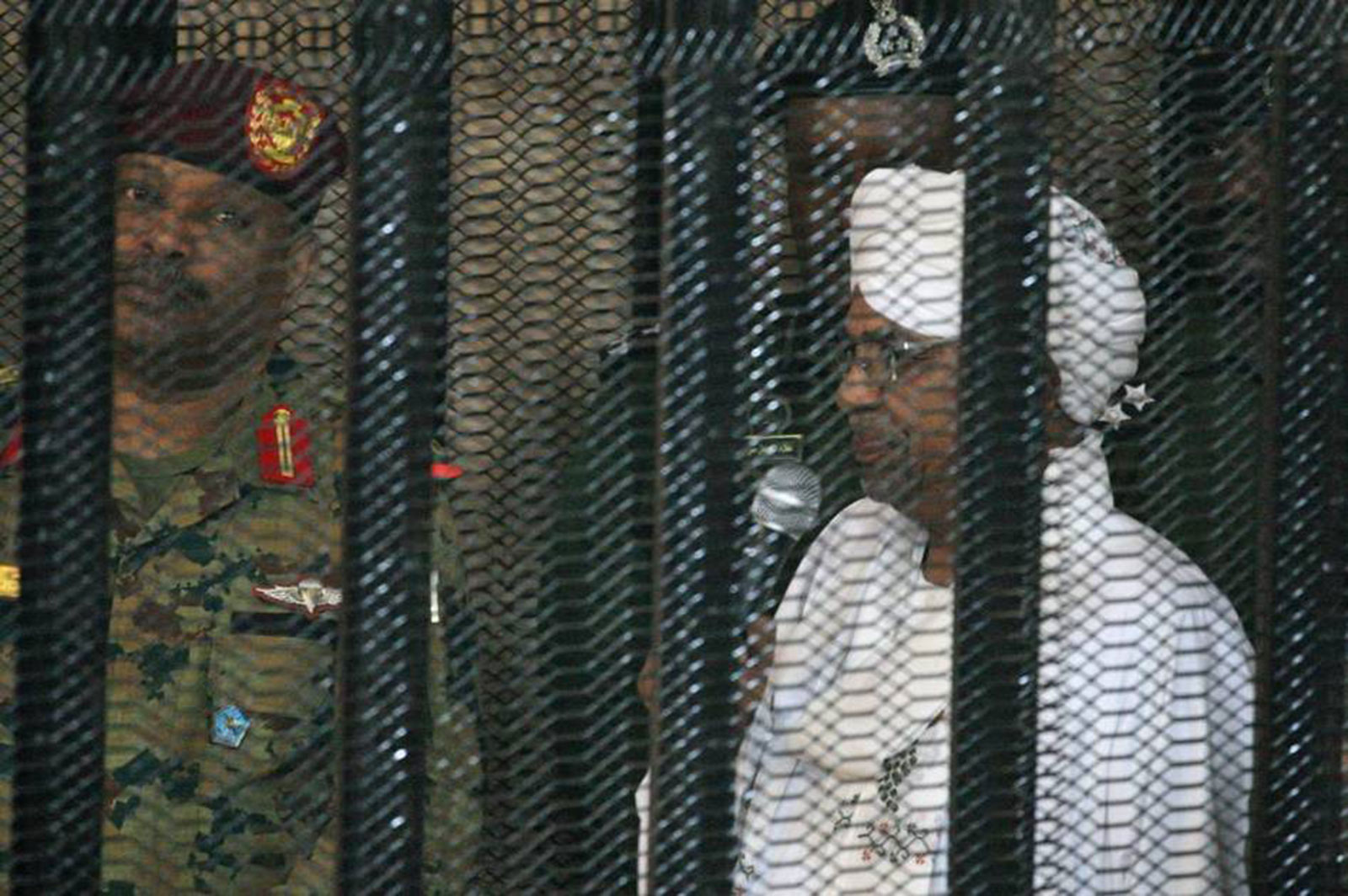 السودان سيسلم البشير والمطلوبين في ملف دارفور إلى المحكمة الجنائية الدولية