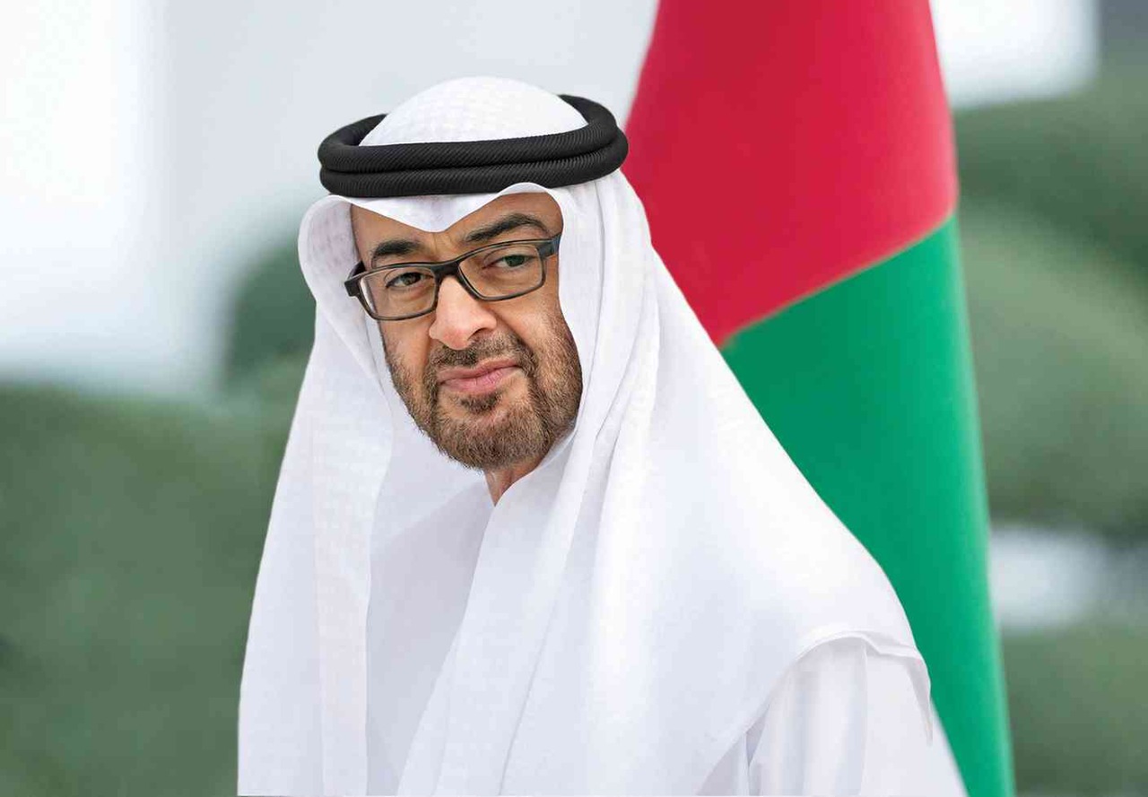 محمد بن زايد يتسلم دعوة رئيس وزراء العراق للمشاركة في قمة دول الجوار