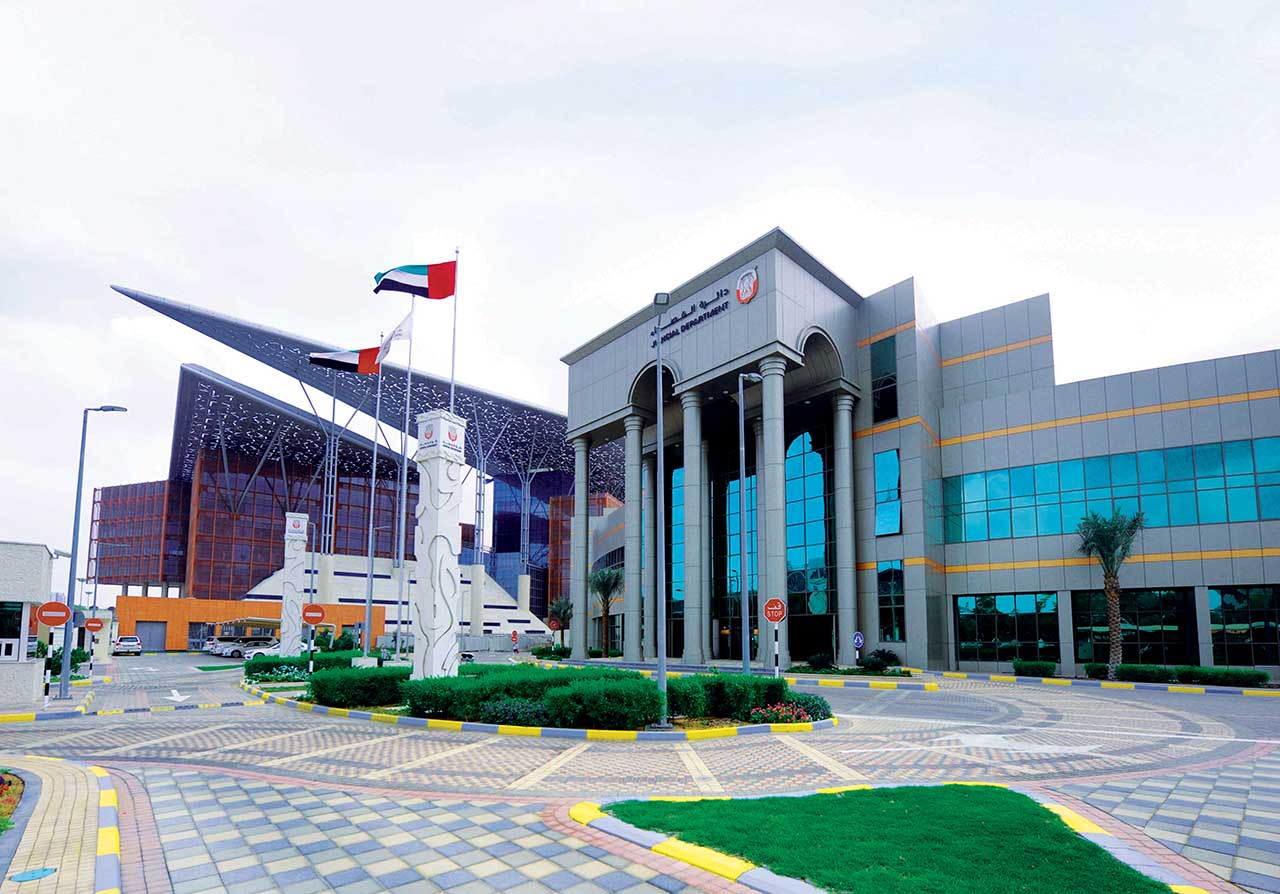 "جنايات أبوظبي" تقضي بإدانة 40 متهماً و8 شركات بالاحتيال وغسل الأموال