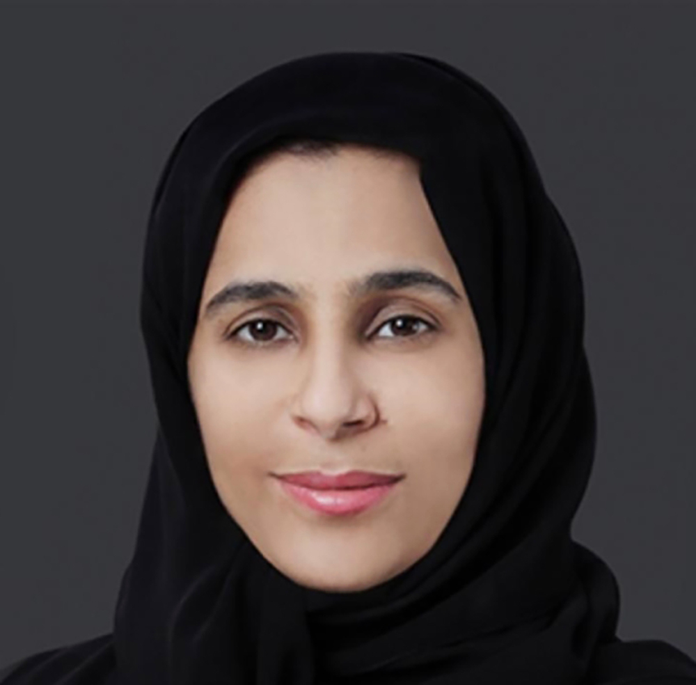 "موزة العامري"