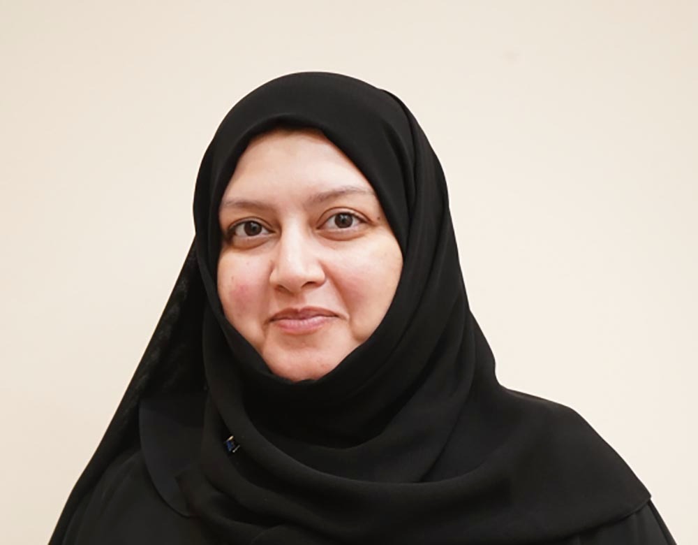"نورا الشامسي"
