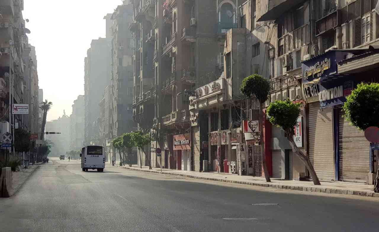 الحكومة المصرية تعلن المواعيد الجديدة لفتح المحال والمطاعم والمقاهي