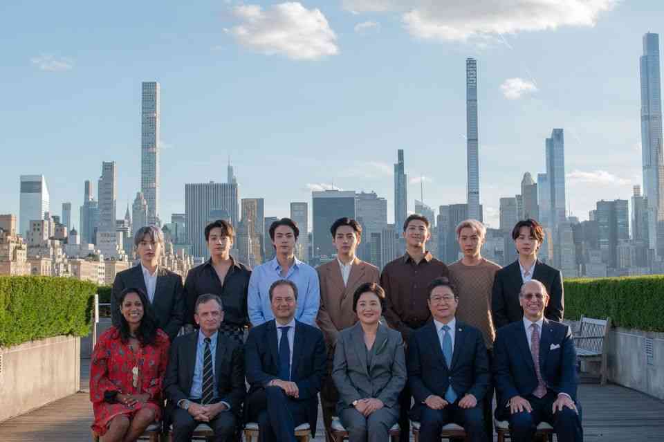 ‏BTS في معرض المتروبولبتان سفراءً للثقافة والفن الكوري