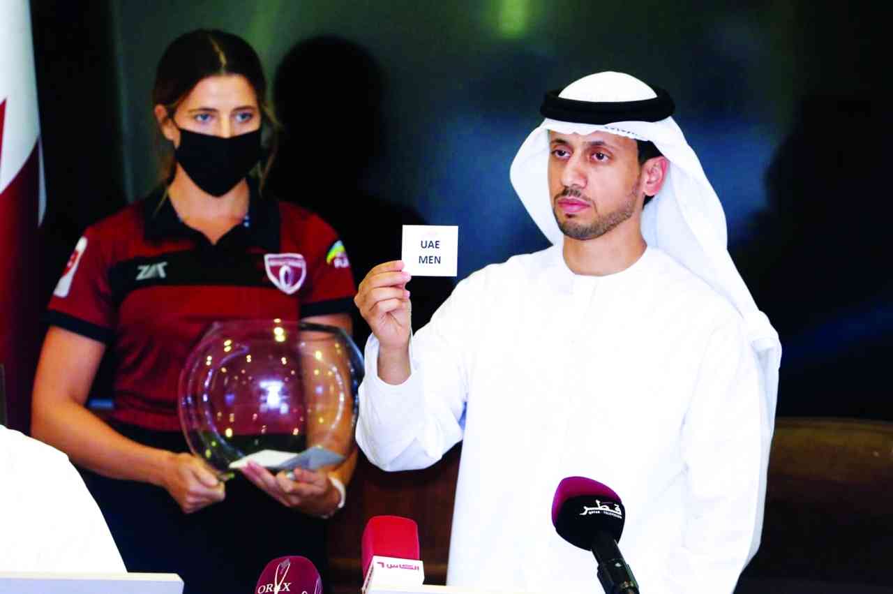 "قيس الظالعي خلال مراسم القرعة | البيان"