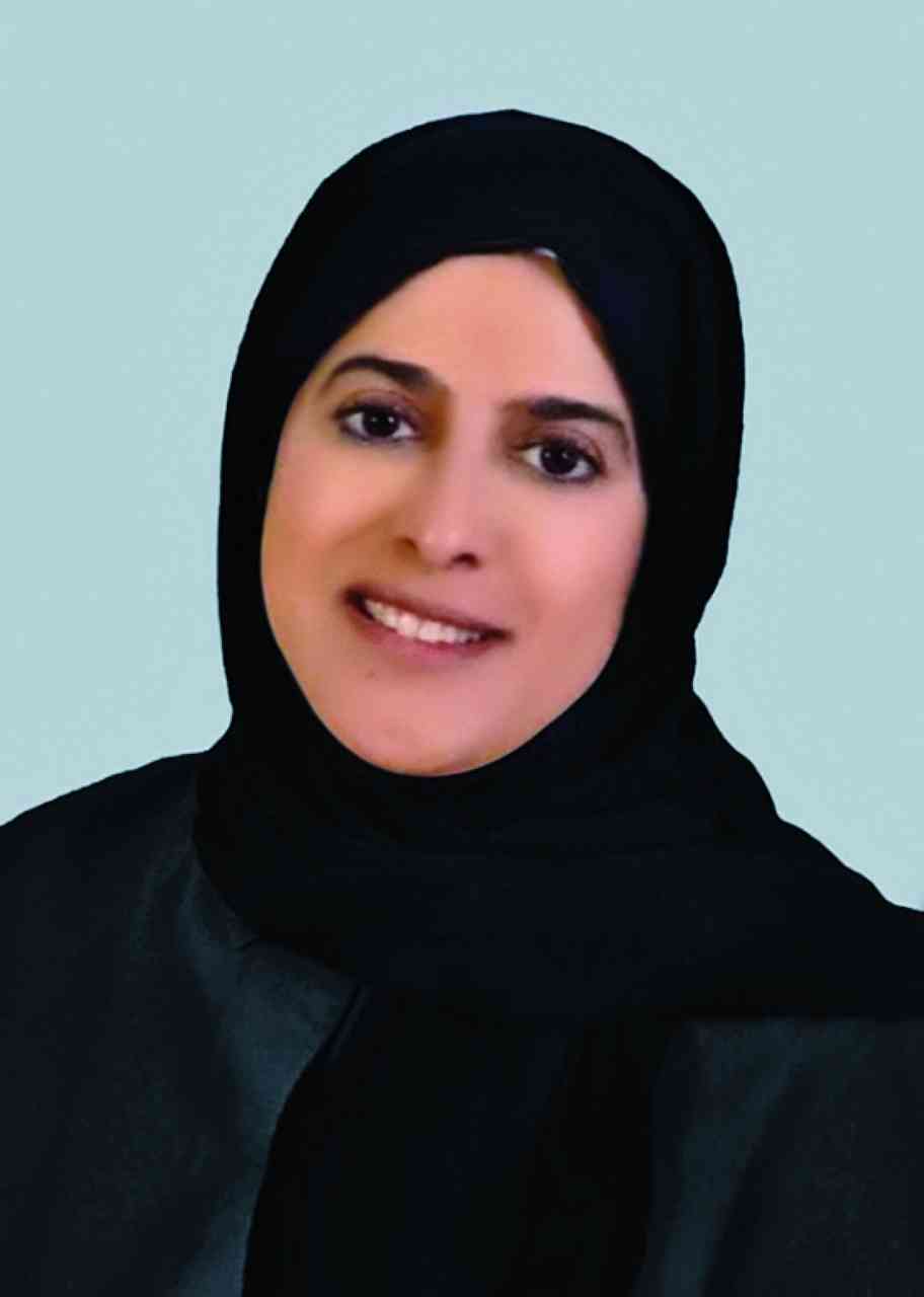 "عائشة الملا"