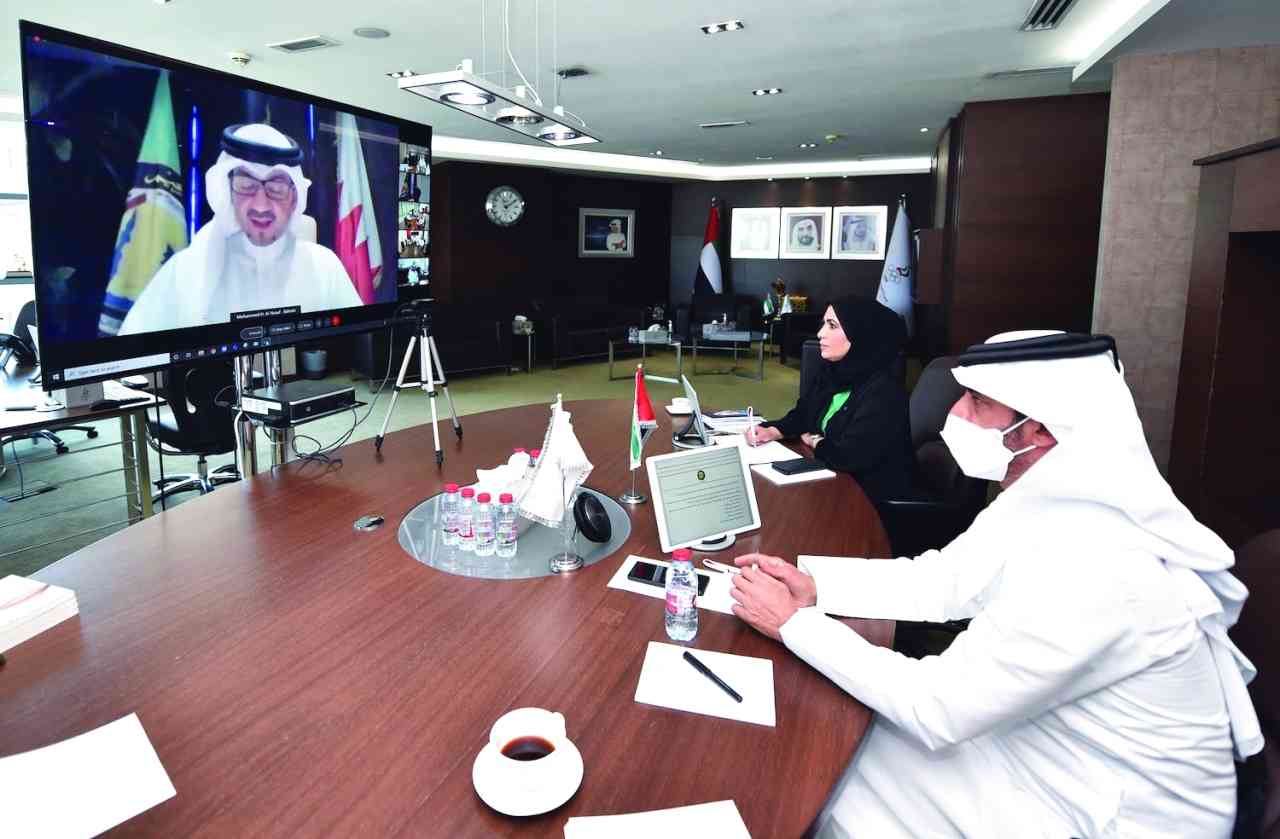 "محمد بن سليّم وعزة بنت سليمان خلال الاجتماع | وام"