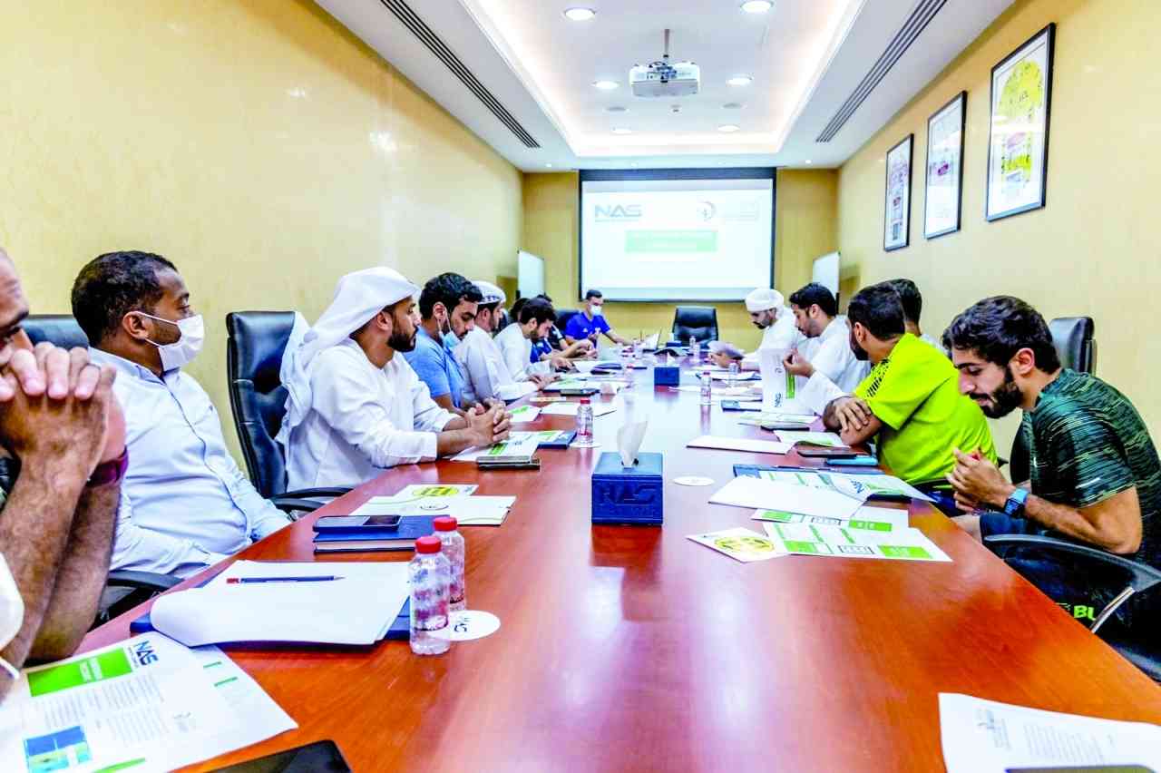 "جانب من الاجتماع مع اللاعبين | البيان"