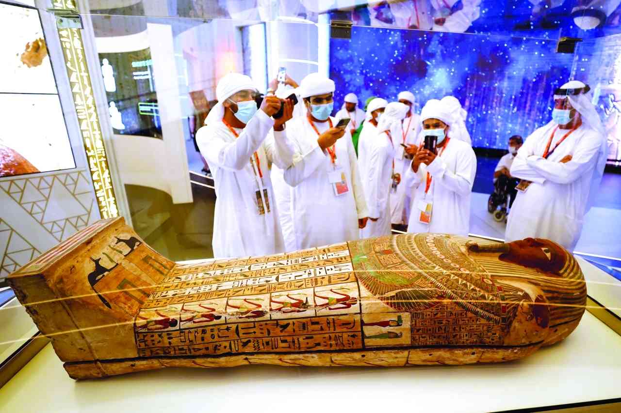 5 مستنسخات أثرية درة تاج معروضات الجناح المصري