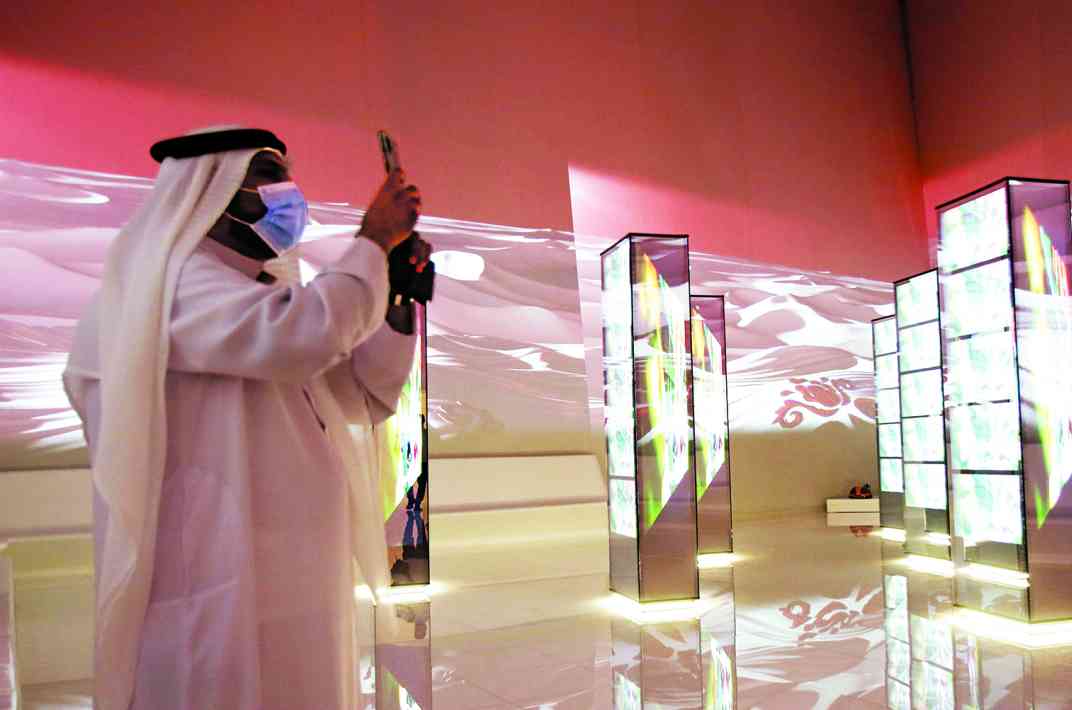 "» مشهد من داخل الجناح القطري"
