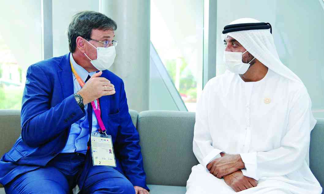 "» أحمد بن سعيد خلال استقباله وزير السياحة البرازيلي بجناح طيران الإمارات | البيان"
