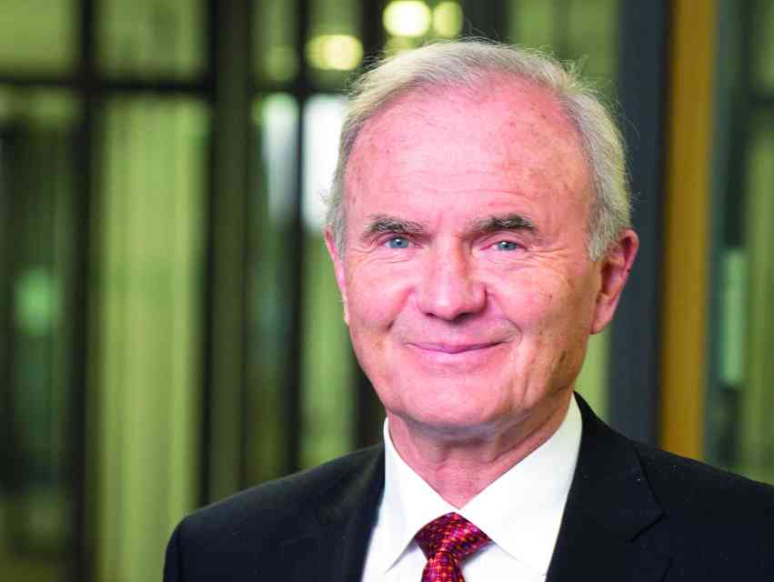 "أوتمار إيسينج - كبير الاقتصاديين السابق وعضو مجلس إدارة البنك المركزي الأوروبي، ورئيس مركز الدراسات المالية في جامعة جوته، فرانكفورت"