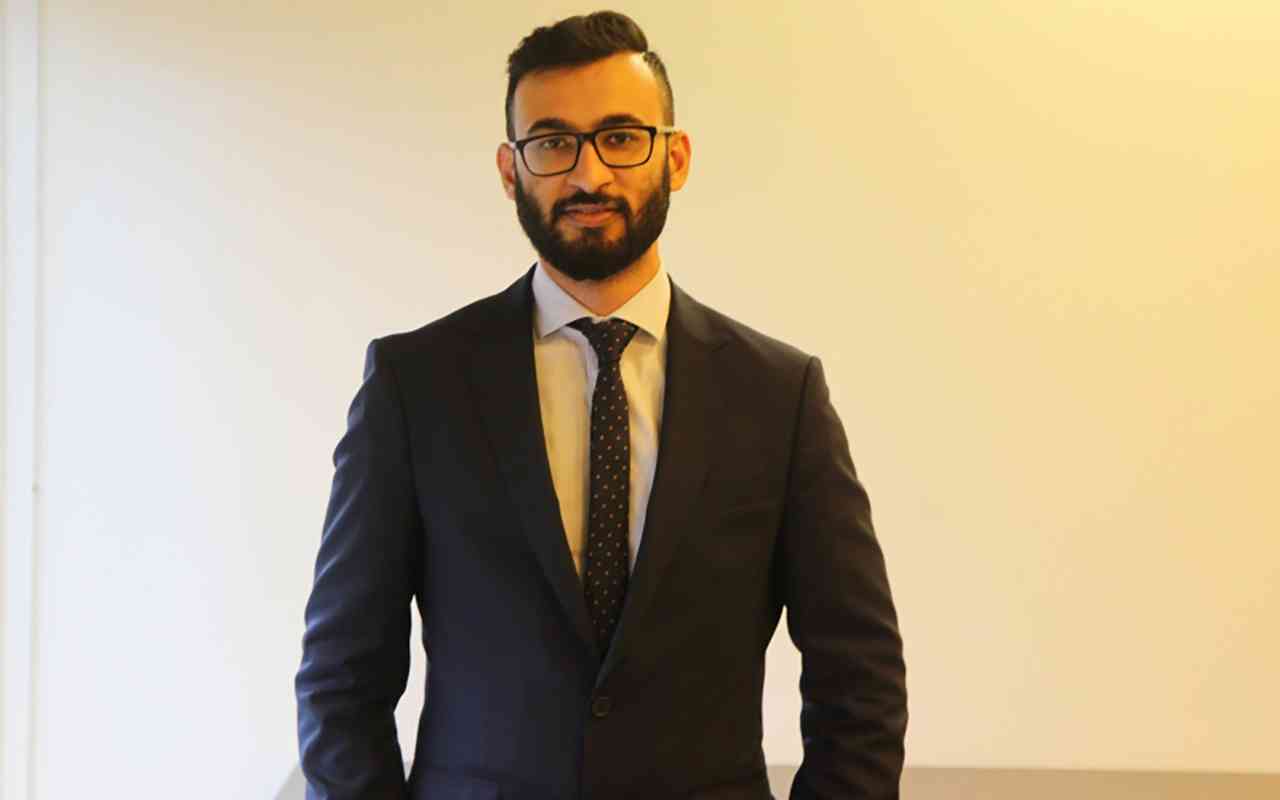 "يوغيش خيراجاني"