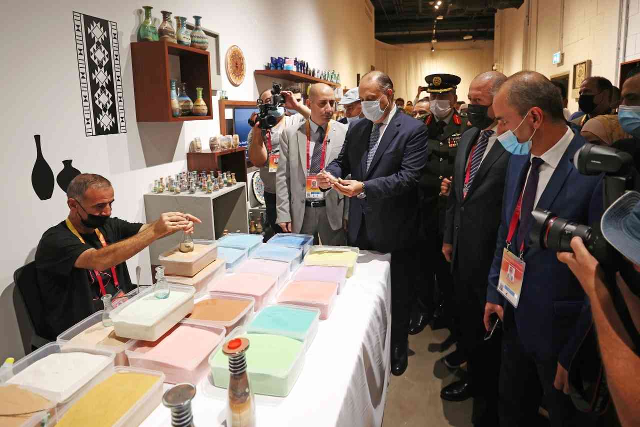 "» الأعمال الحرفية والتراثية في الجناح الأردني"
