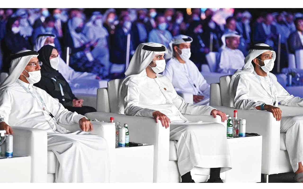 "مكتوم بن محمد يتقدم الحضور في المؤتمر بحضور عبد الله بن طوق وعبد الرحمن آل صالح | تصوير محمدهشام"