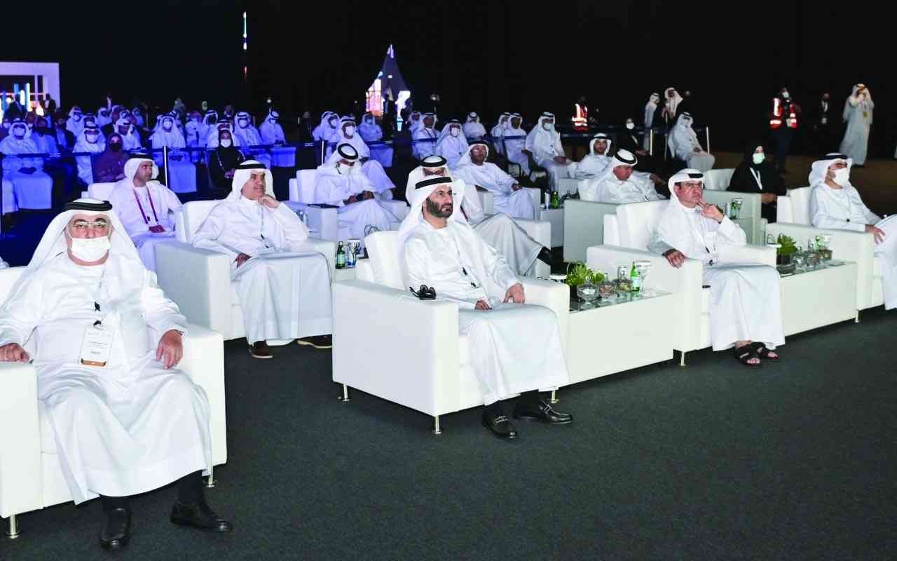 "سامي القمزي وأحمد جلفار وعدد من الحضور خلال المؤتمر"