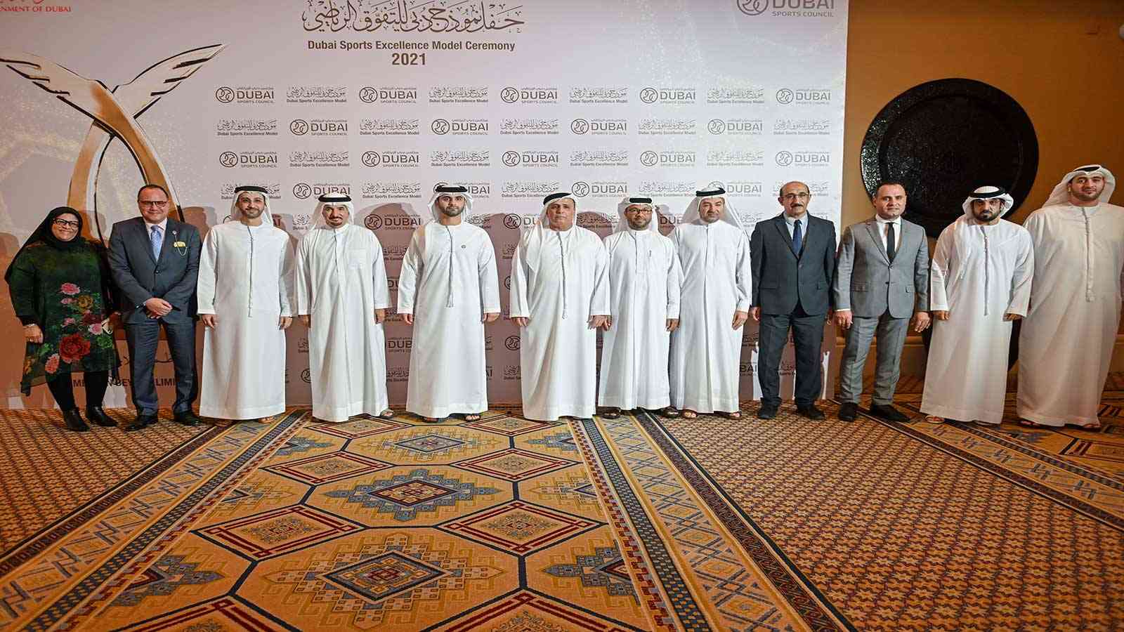 منصور بن محمد يكرّم أصحاب الإنجازات الرياضية في دبي