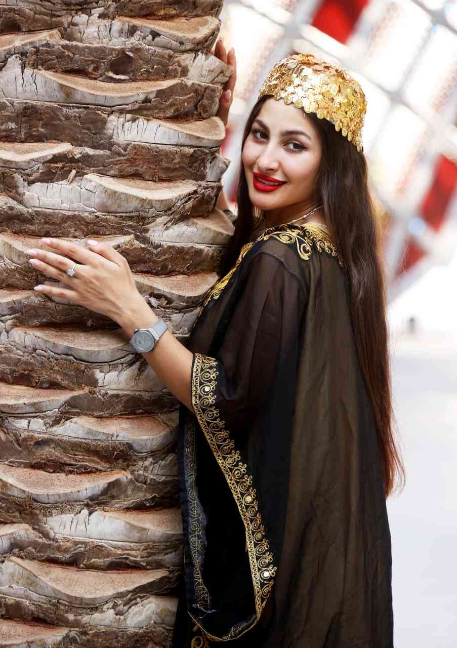 "»  زي عراقي وقبعة ذهبية"
