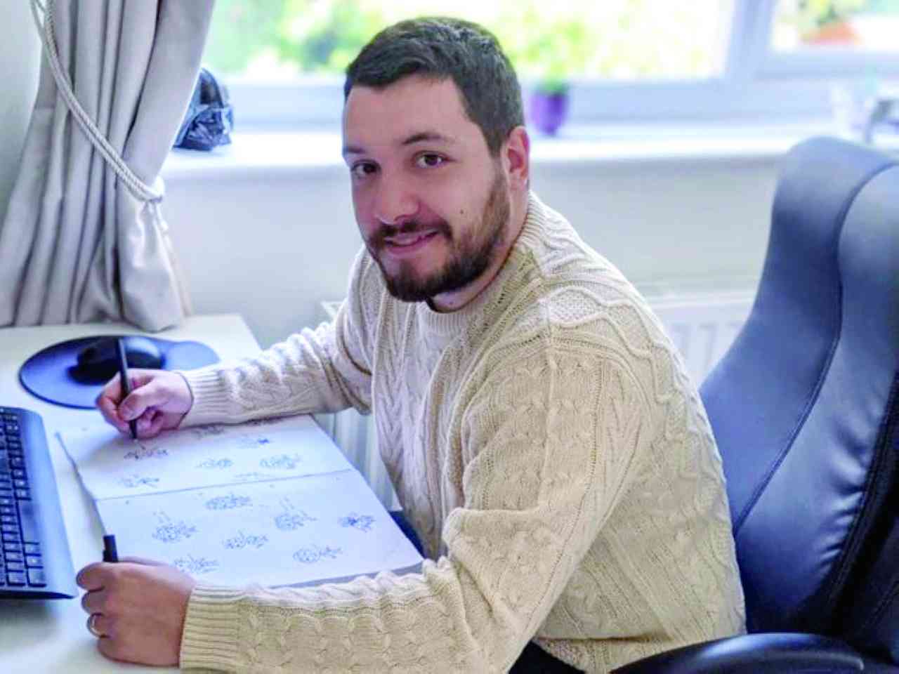 فنان يبيع أعماله برموز غير  قابلة للاستبدال