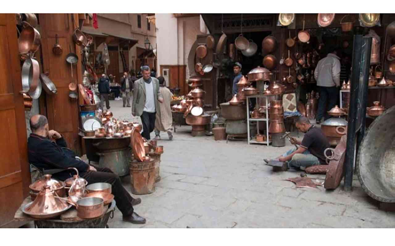 السياحة الداخلية أمل الحرفيين في فاس القديمة