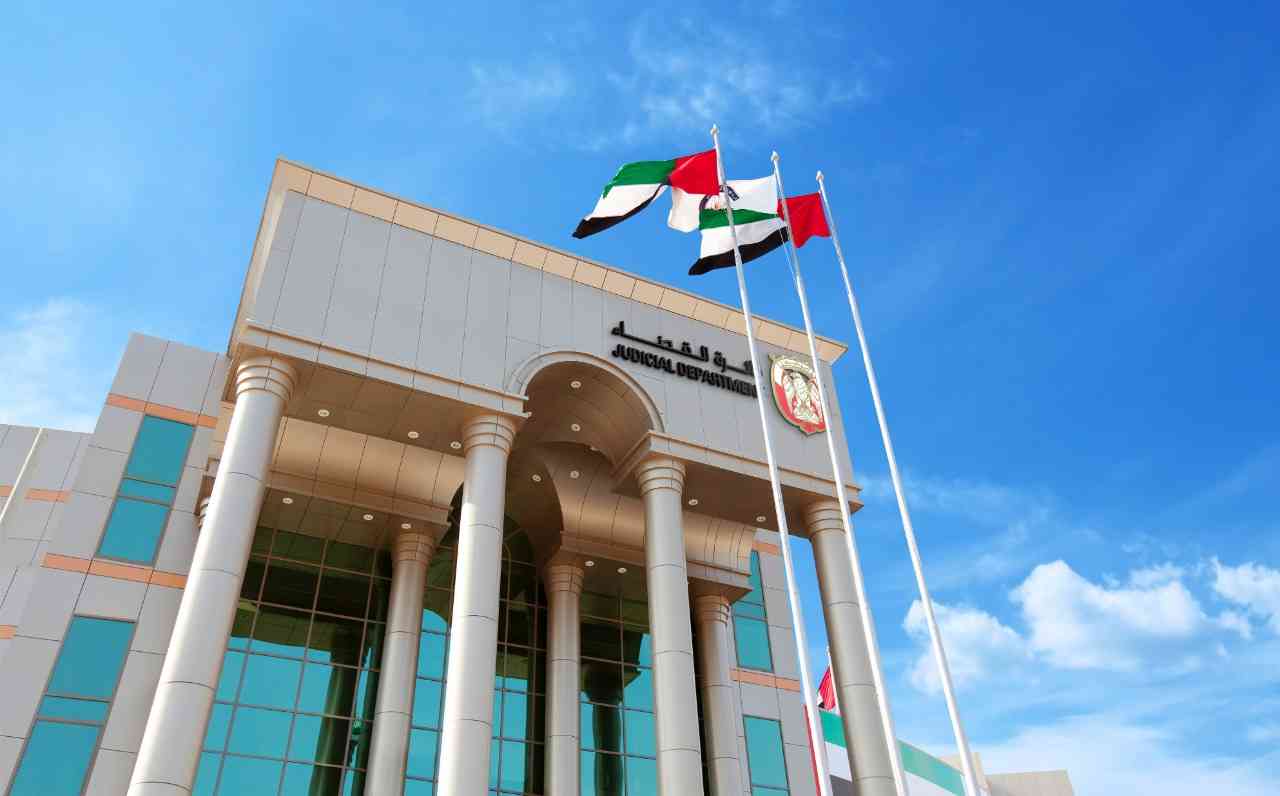 فتاة تطالب خطيبها السابق برد كلبها وتعويضها بـ 100 ألف درهم