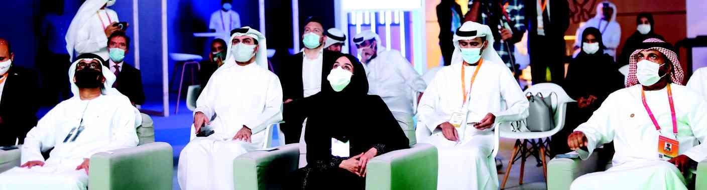 "» حسين الحمادي وحصة بوحميد وراشد المطروشي وعدد من الحضور خلال القمة | تصوير: زافير ويلسون"
