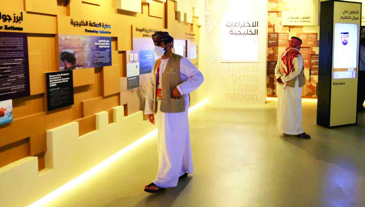 "» المحافظة على الموروث الأصيل أبرز ما يميز جناح مجلس التعاون الخليجي | تصوير: إبراهيم صادق"