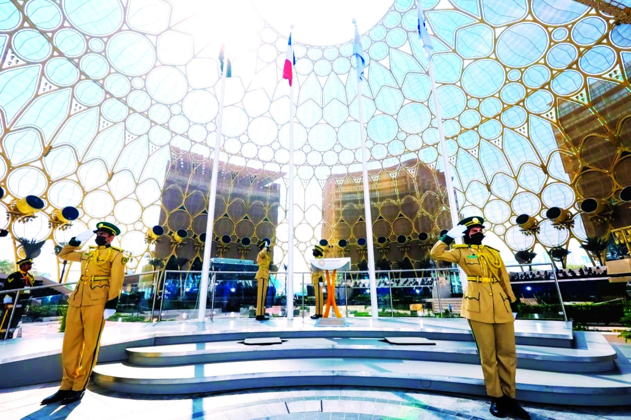 "» مرشحو ومرشحات أكاديمية شرطة دبي خلال مشاركتهم في مراسم رفع الأعلام بـ «إكسبو 2020 دبي» | من المصدر"