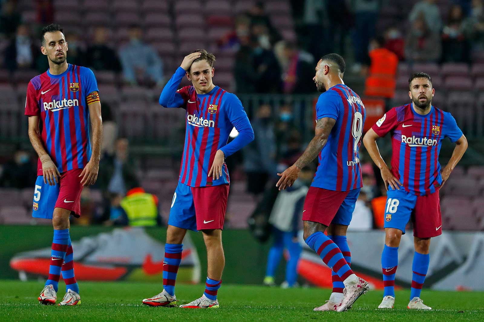 برشلونة يتعادل مع ألافيس ويواصل ترنحه