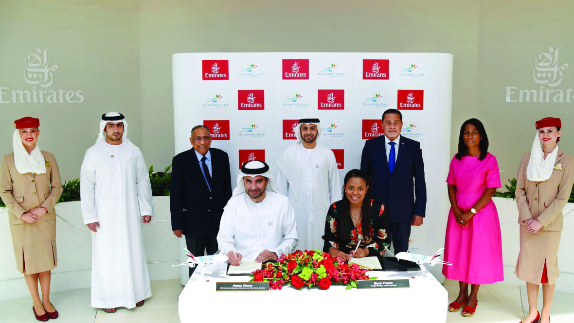 "» أحمد خوري ومسؤولة دائرة السياحة السيشيلية خلال توقيع مذكرة التفاهم | من المصدر"