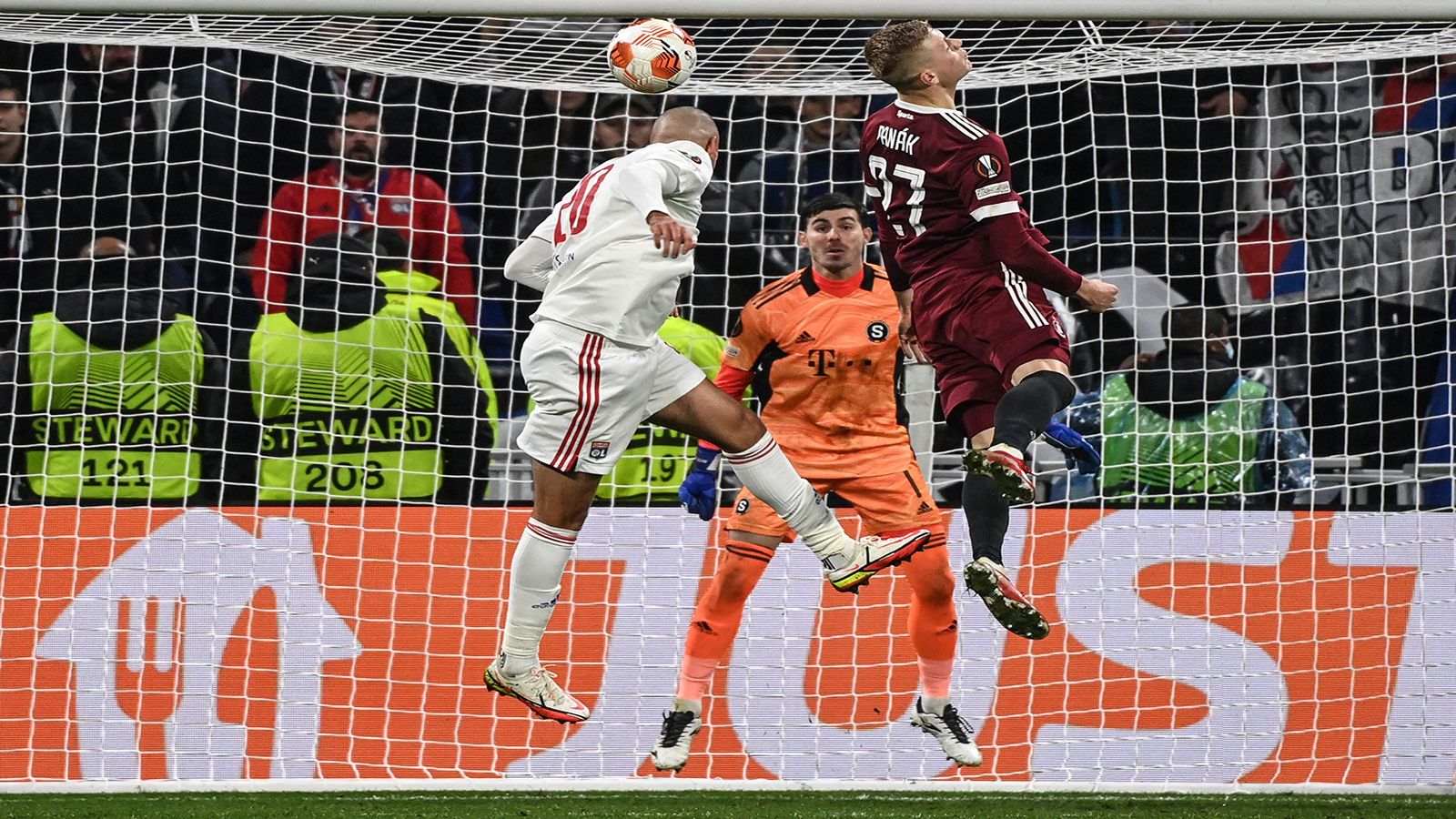 ليون أول المتأهلين إلى ثمن نهائي "يوروباليغ"