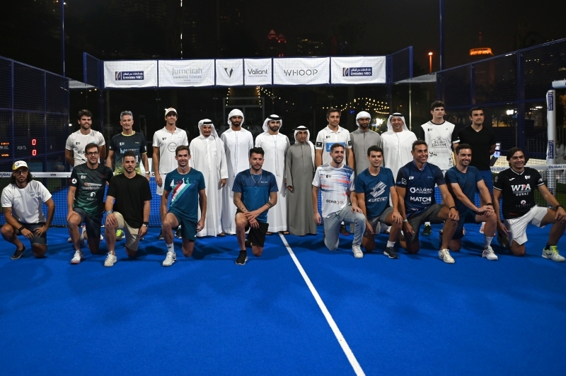 "منصور بن محمد خلال تتويج الفائزين بلقب البادل تنس بحضور سعيد بن مكتوم وسعيد حارب | تصوير: محمد هشام"