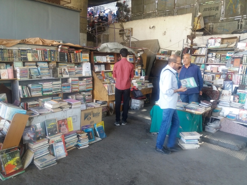بعد مكتباتها العريقة.. سوق الكتب المستعملة في دمشق يكافح للبقاء