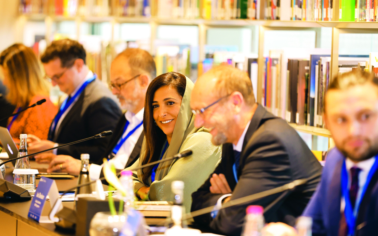 "بدور القاسمي والمشاركون في الاجتماع ببيت الحكمة | البيان"