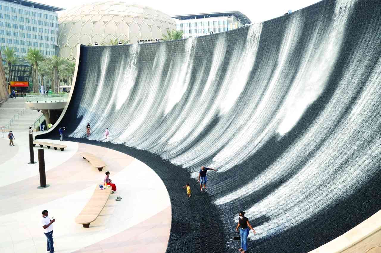 إكسبو يدعو النساء للمشاركة في يوغا الشلالات الخلابة