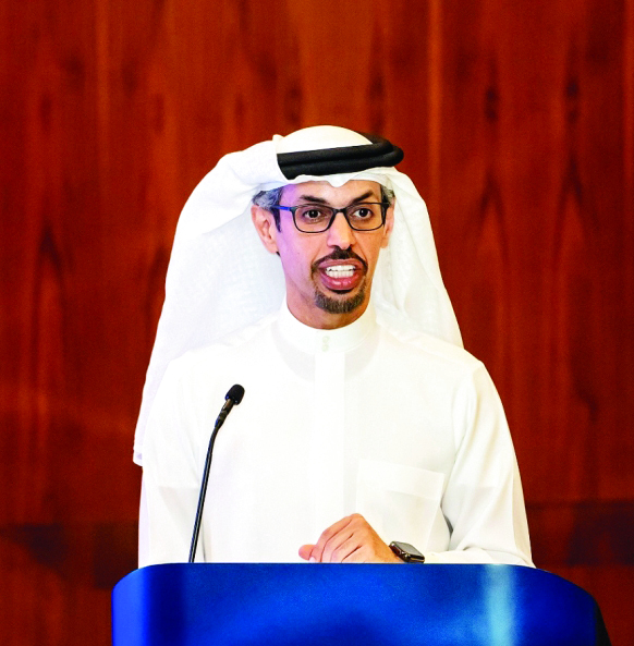 "» حمد بوعميم خلال الجلسة"