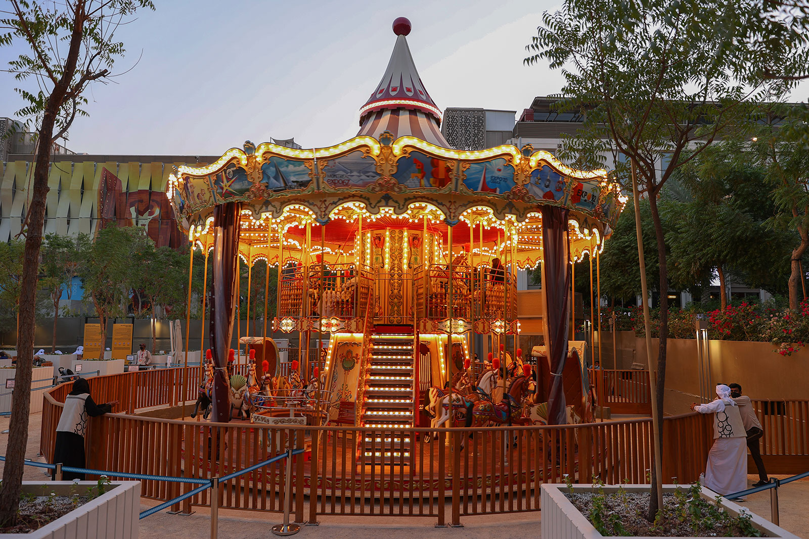 "الكاروسيل".. تاريخ معارض إكسبو في 4 دقائق