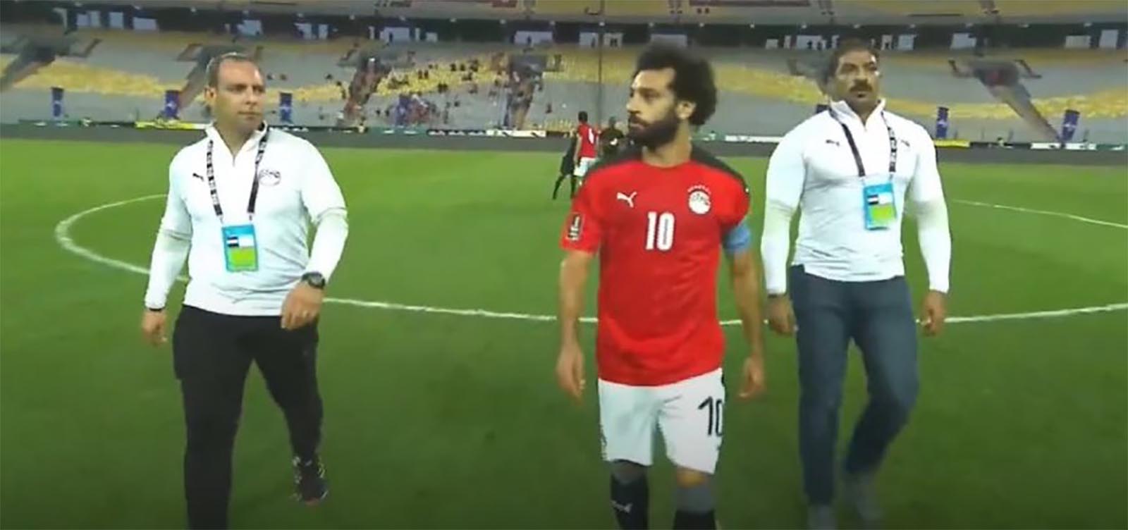 اتحاد الكرة يبرئ محمد صلاح من تعيين «بودي جارد» لحراسته في مصر