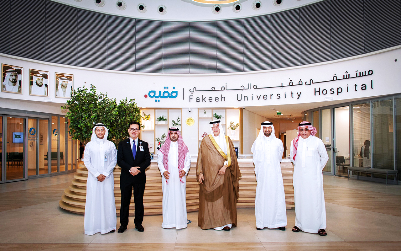 السفير السعودي يزور مستشفى فقيه الجامعي بدبي