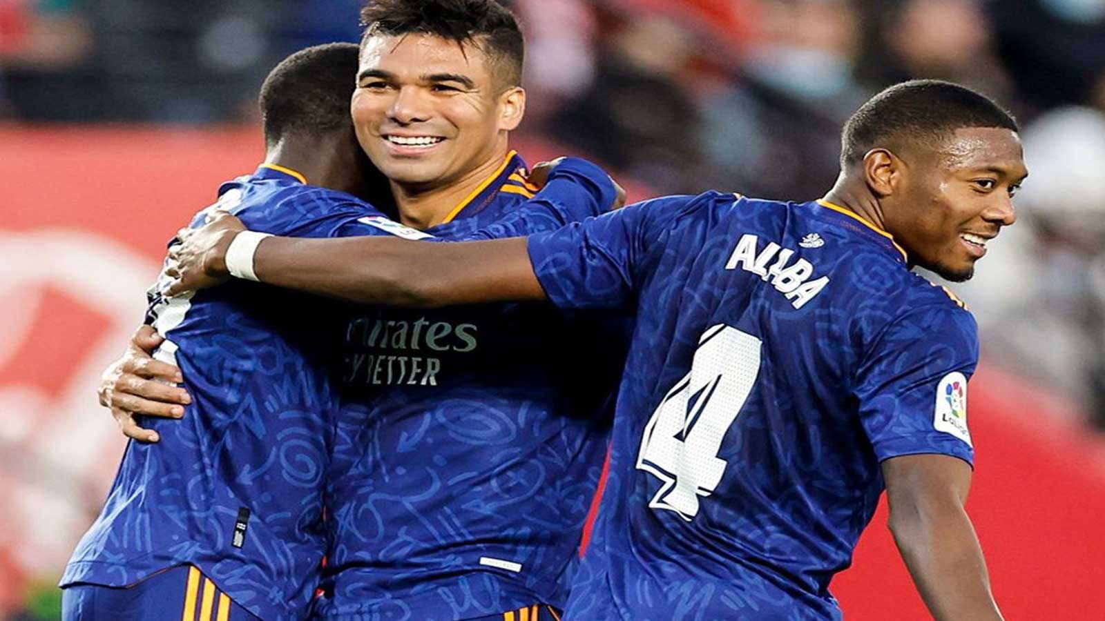 الريال يستعيد قمة الدوري الإسباني برباعية في غرناطة