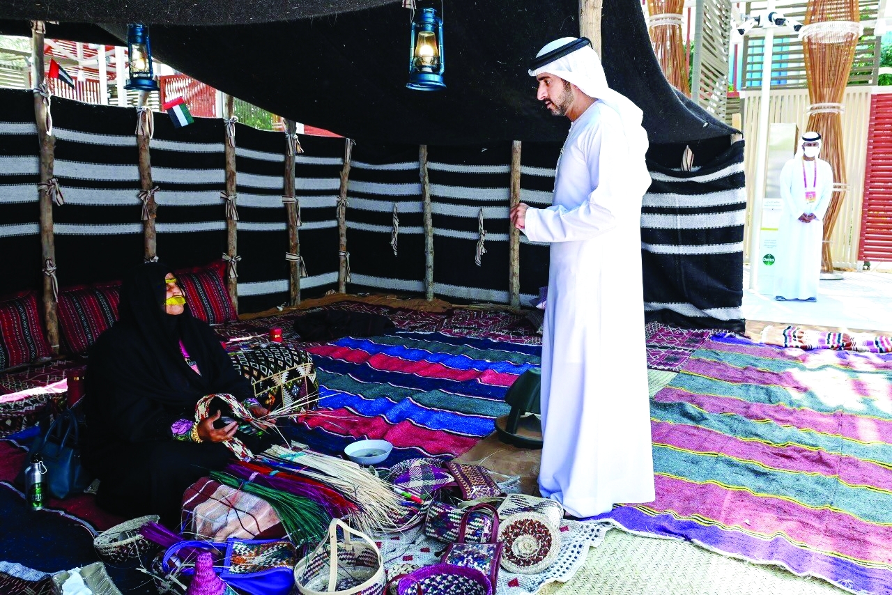 "سموه خلال زيارته الجناح"