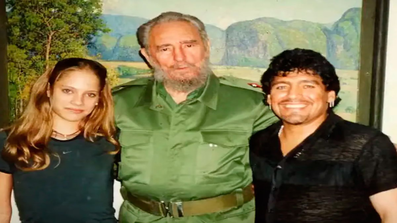 امرأة كوبية تتهم "مارادونا" بسرقة براءتها وطفولتها في 2001
