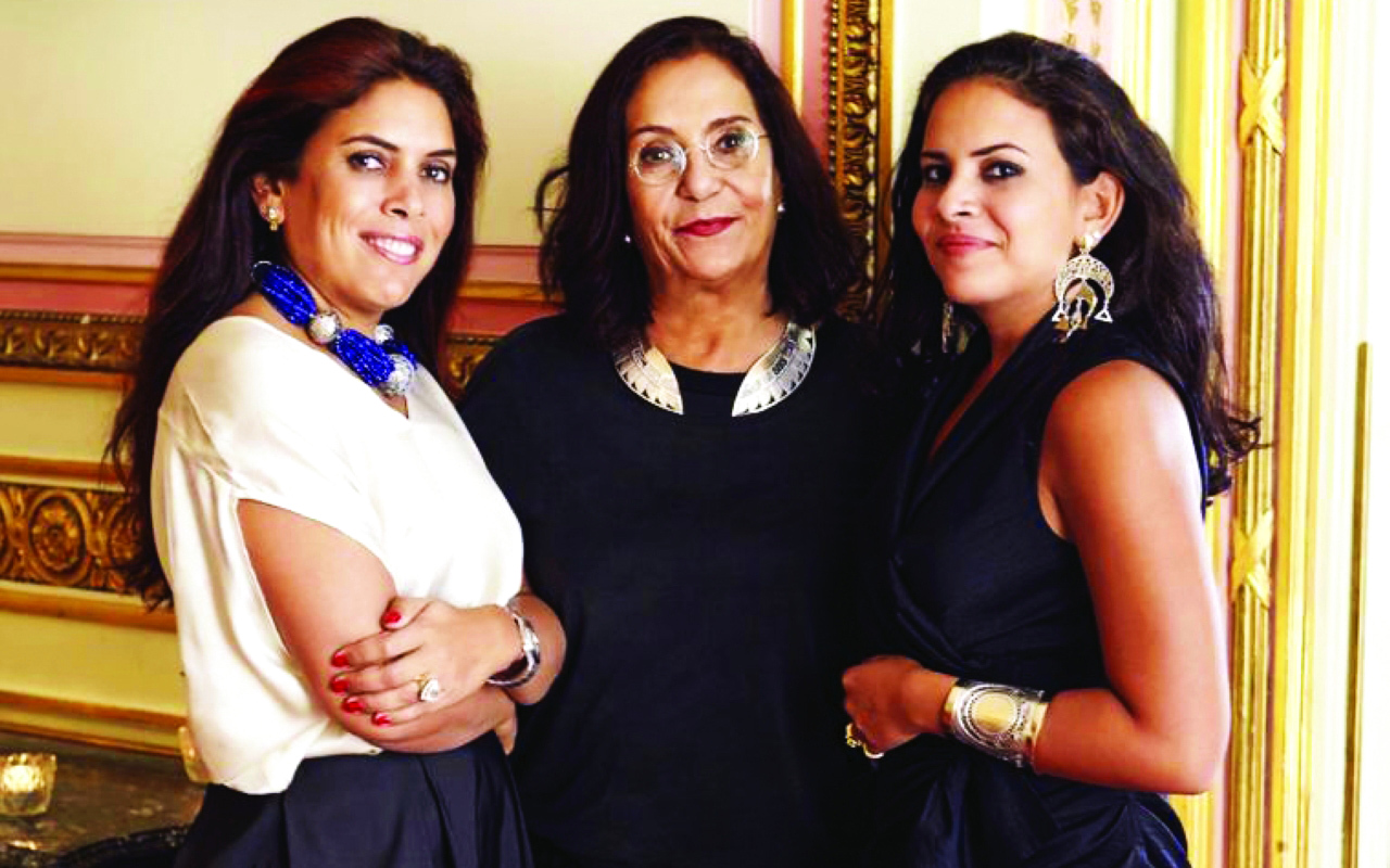 "مسيرة عزة فهمي مستمرة بفضل ابنتيها اللتين أسهمتا بتطوير عملها عالمياً"